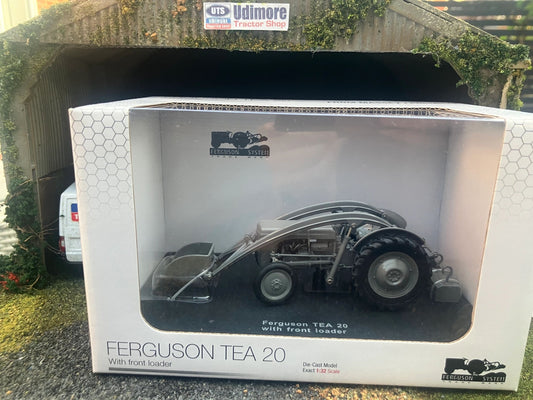 UH5247 Obsolete Universal Hobbies Ferguson TEA 20 front loader Tractor 1:32 Dealer Box Image