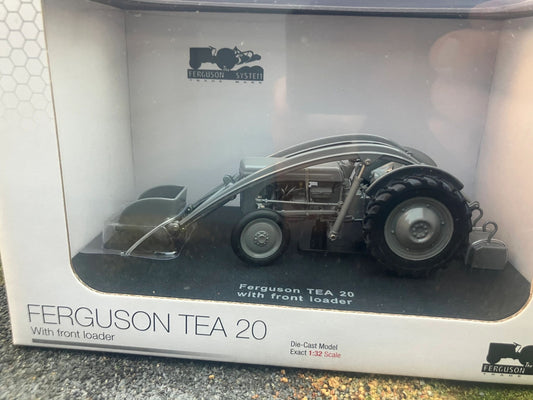 UH5247 Obsolete Universal Hobbies Ferguson TEA 20 front loader Tractor 1:32 Dealer Box Image 2