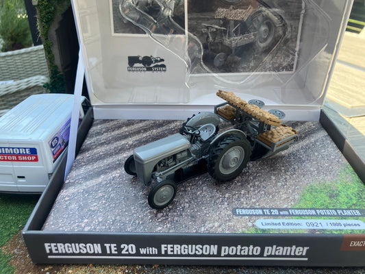 Universal Hobbies Ferguson TE20 Tractor Potato planter set 1:32 scale UH7127 Image